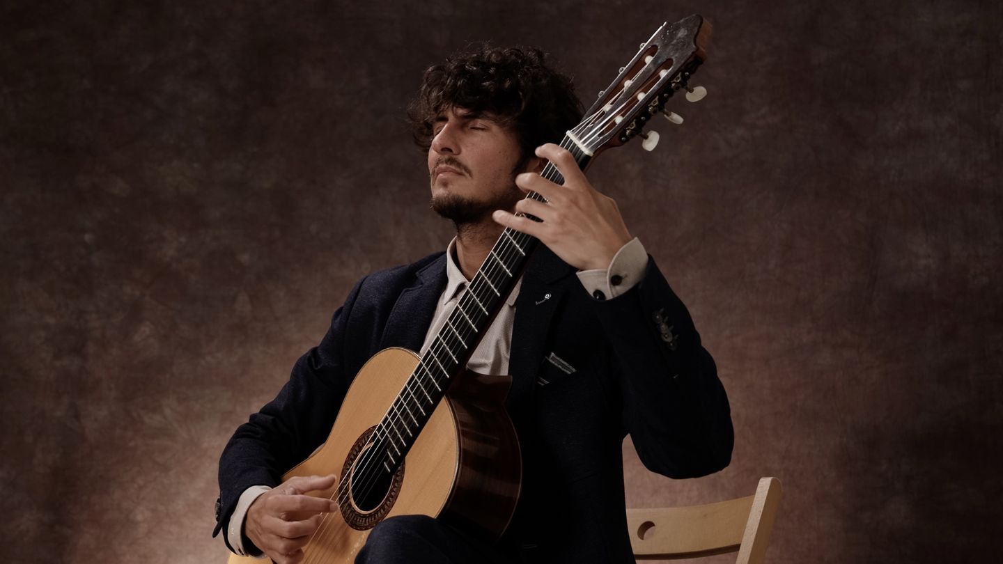 Klassiek gitarist Silvan de Smit speelt de Prelude uit BWV 997 van J.S. Bach op klassieke gitaar